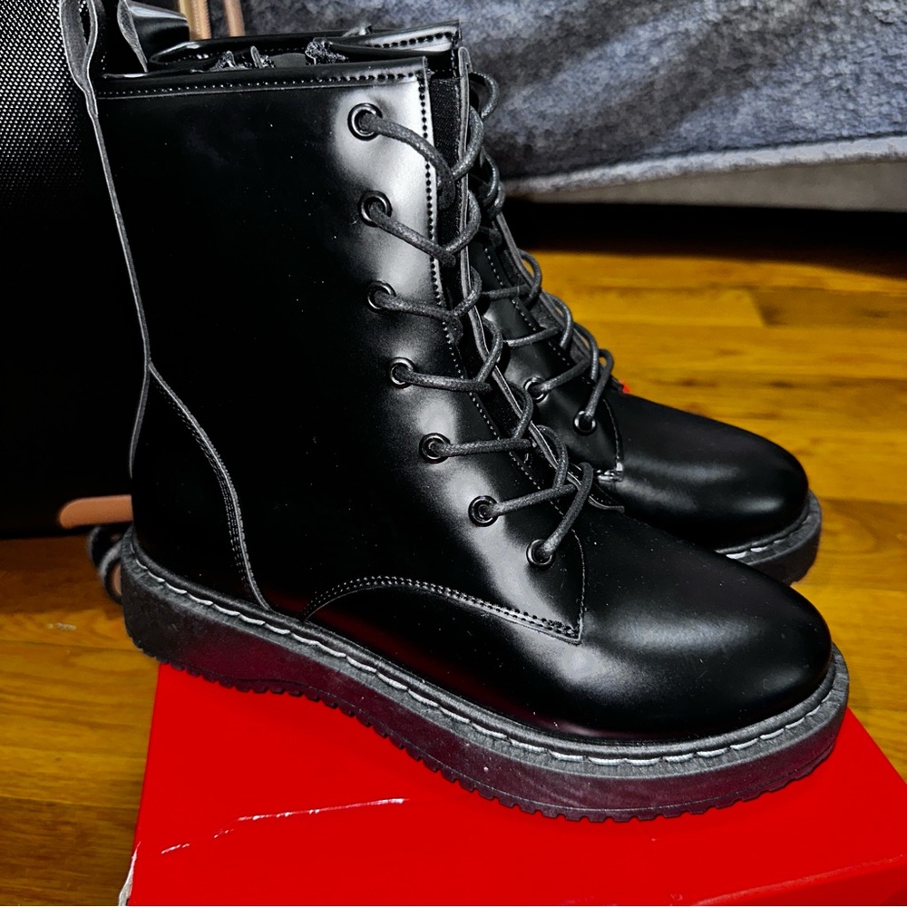Black leather combat boots 🖤